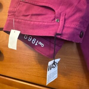 Burgendy cropped jeans with side zippers